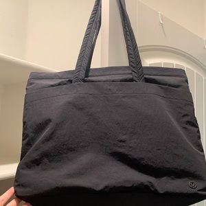 Lululemon on my level tote
